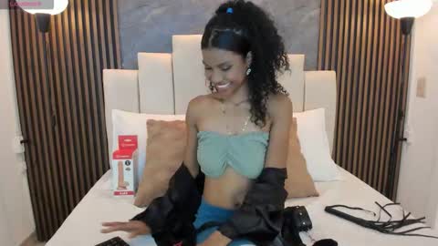 Snapshot of catiusca_reyes_03 chatting on December 2, 2025, 1:28 pm catiusca_reyes_03 online show from December 2, 2025, 1:28 pm