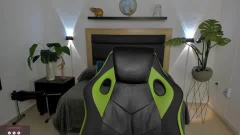 Juliana online show from March 8, 2025, 3:06 am