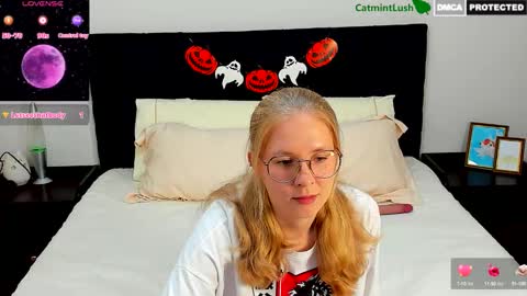 CatmintLush online show from October 18, 2025, 11:49 pm