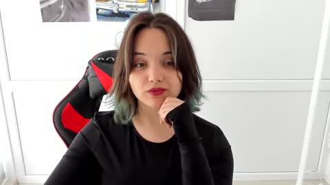 Snapshot of catrine_cute chatting on May 14, 2026, 6:31 am Catrine online show from May 14, 2026, 6:31 am