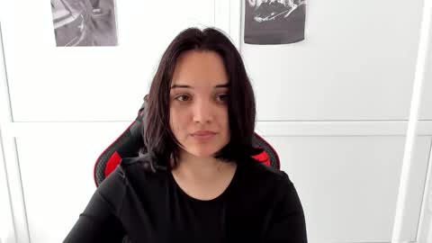 Snapshot of catrine_cute chatting on May 17, 2026, 6:33 am Catrine online show from May 17, 2026, 6:33 am