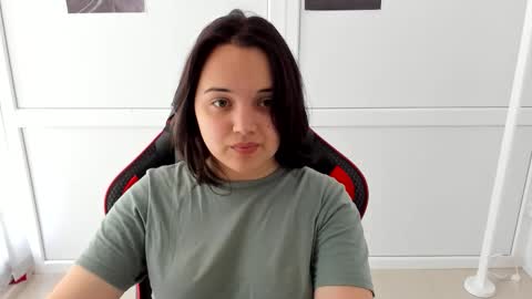 Snapshot of catrine_cute chatting on May 19, 2026, 6:42 am Catrine online show from May 19, 2026, 6:42 am