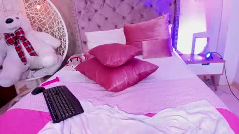cattaleya_get online show from February 8, 2025, 4:25 pm