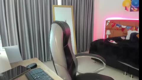 catti_brie_ online show from July 14, 2026, 11:49 am