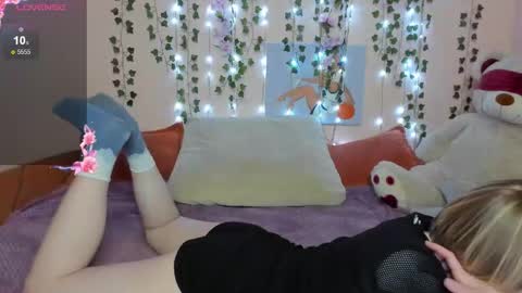 Snapshot of cattie_w_ chatting on October 25, 2025, 1:35 am cattie_w_ online show from October 25, 2025, 1:35 am