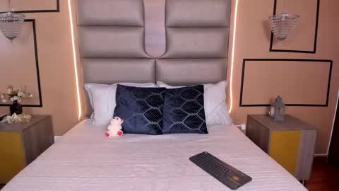 caylincollins online show from September 30, 2025, 3:33 am