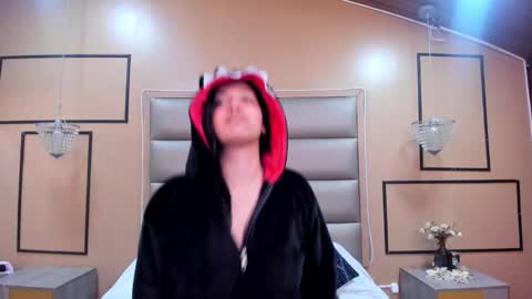 caylincollins online show from October 19, 2025, 8:48 am