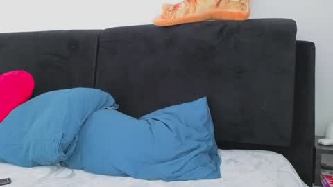 Folow my instagram cuteback7272 and onlyfans cbhotblonde1 online show from October 19, 2025, 7:53 am