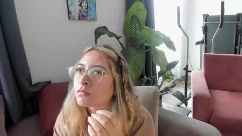 Snapshot of ccuteass chatting on December 3, 2024, 3:55 pm ccuteass online show from December 3, 2024, 3:55 pm