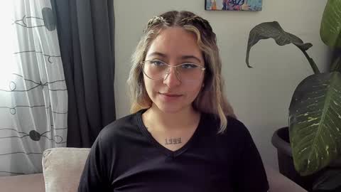 Snapshot of ccuteass chatting on December 7, 2024, 3:41 pm ccuteass online show from December 7, 2024, 3:41 pm