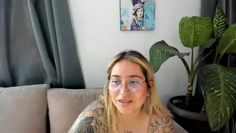 Snapshot of ccuteass chatting on January 14, 2025, 6:38 pm ccuteass online show from January 14, 2025, 6:38 pm