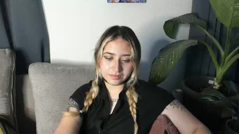 Snapshot of ccuteass chatting on February 13, 2025, 8:34 pm ccuteass online show from February 13, 2025, 8:34 pm