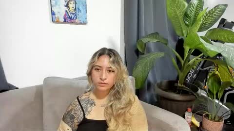 Snapshot of ccuteass chatting on March 4, 2025, 6:39 pm ccuteass online show from March 4, 2025, 6:39 pm