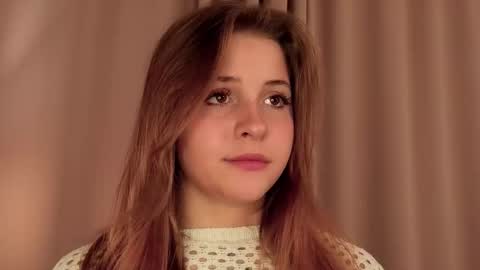 Lina  online show from December 5, 2025, 8:27 pm