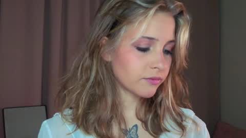 Lina  online show from April 7, 2026, 7:03 pm