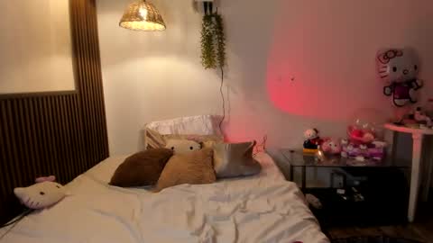 CEDRELARYAN online show from October 27, 2025, 3:49 pm