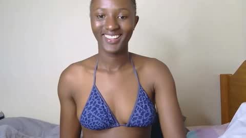 Snapshot of cee_queen chatting on May 16, 2026, 11:09 am cee_queen online show from May 16, 2026, 11:09 am