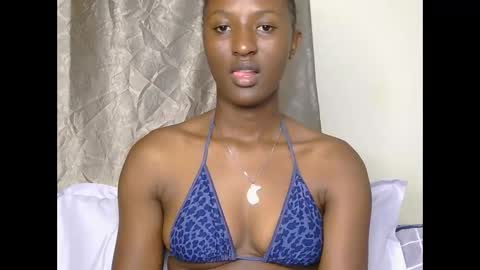 Snapshot of cee_queen chatting on May 27, 2026, 2:25 pm cee_queen online show from May 27, 2026, 2:25 pm