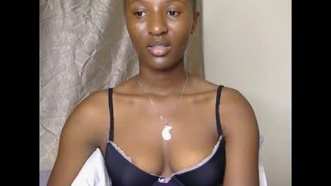 Snapshot of cee_queen chatting on May 31, 2026, 2:24 pm cee_queen online show from May 31, 2026, 2:24 pm