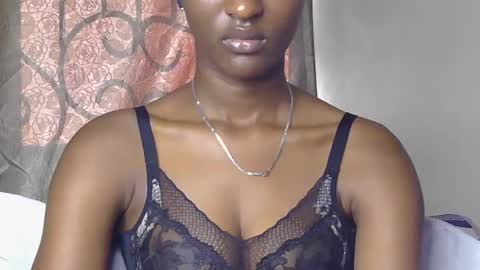 Snapshot of cee_queen chatting on June 26, 2026, 6:07 am cee_queen online show from June 26, 2026, 6:07 am