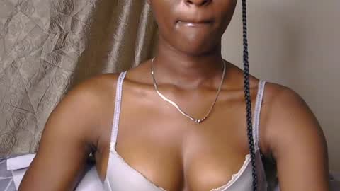 Snapshot of cee_queen chatting on June 29, 2026, 5:14 am cee_queen online show from June 29, 2026, 5:14 am