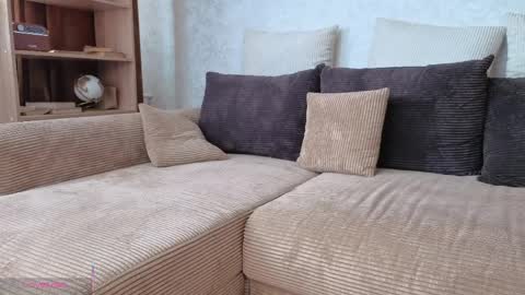 Josie Manesi online show from April 12, 2026, 6:18 am