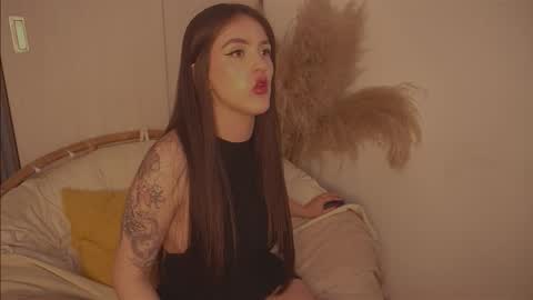 Diane Independent model online show from November 11, 2025, 8:20 pm