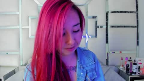 Snapshot of celeste_hillx chatting on March 8, 2025, 5:17 am celeste_hillx online show from March 8, 2025, 5:17 am