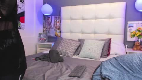 celeste_starsss online show from December 27, 2024, 4:26 am