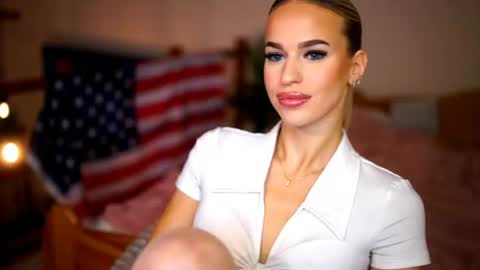 Snapshot of celeste_www chatting on July 13, 2026, 5:05 pm Sunflower online show from July 13, 2026, 5:05 pm