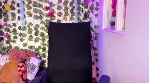 Celestineeeeee online show from December 2, 2024, 5:04 pm