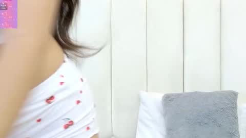 celestte_vanegas online show from January 7, 2026, 11:45 am