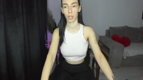 Celine Roxelle online show from April 3, 2026, 8:29 pm