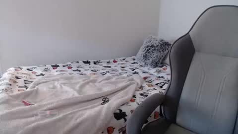 Celine Costas online show from November 16, 2025, 5:07 pm