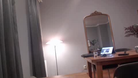 cfnmfriendly online show from December 20, 2024, 2:38 pm