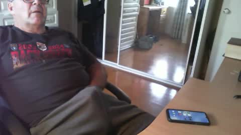 Snapshot of chalkstall chatting on April 1, 2026, 7:31 am Chalky online show from April 1, 2026, 7:31 am