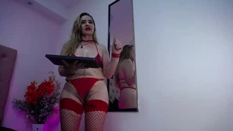 Snapshot of chalotte_grey chatting on December 11, 2024, 9:23 pm Charlotte Grey online show from December 11, 2024, 9:23 pm