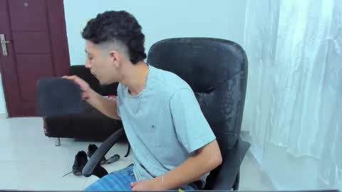 Snapshot of chandler_kenji chatting on October 2, 2025, 2:29 am Kenji online show from October 2, 2025, 2:29 am