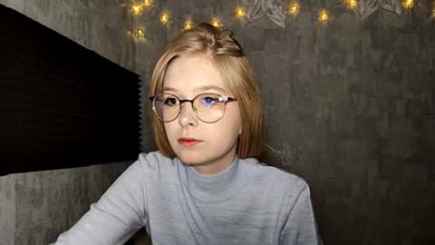 Lia online show from December 23, 2025, 7:06 am