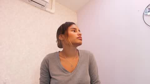 Raquel  online show from October 3, 2025, 12:02 pm