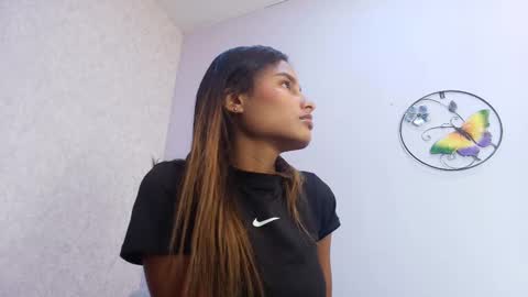 Raquel  online show from October 15, 2025, 12:05 pm