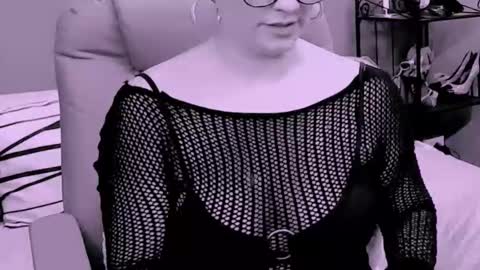 The Queen online show from November 23, 2025, 4:40 pm