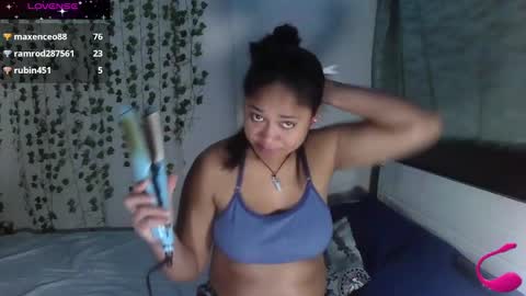 charis_bellota online show from January 13, 2025, 4:41 pm
