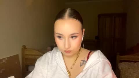 Trixie online show from December 1, 2025, 1:27 pm