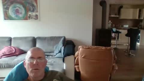 charles6064 online show from June 4, 2026, 9:37 am