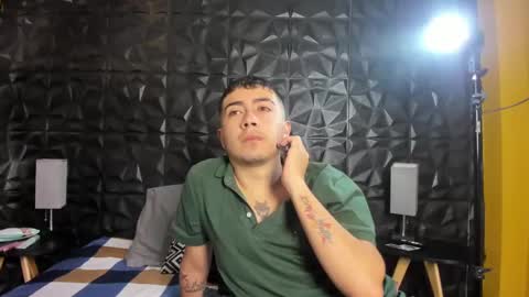 Snapshot of charles_roxy chatting on January 19, 2025, 12:28 pm CHARLES Y ROXY. online show from January 19, 2025, 12:28 pm