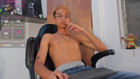 Snapshot of charlieerusso chatting on January 17, 2025, 12:10 am Charles Russo online show from January 17, 2025, 12:10 am