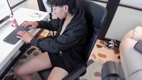 charliehart_ online show from September 13, 2025, 4:01 am
