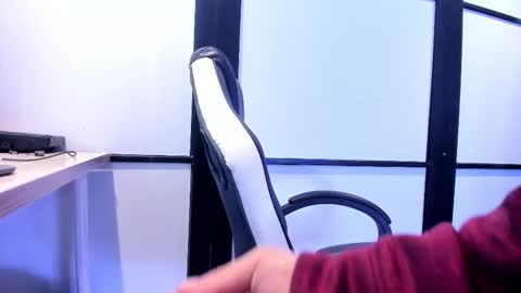 charliehart_ online show from September 19, 2025, 4:03 am