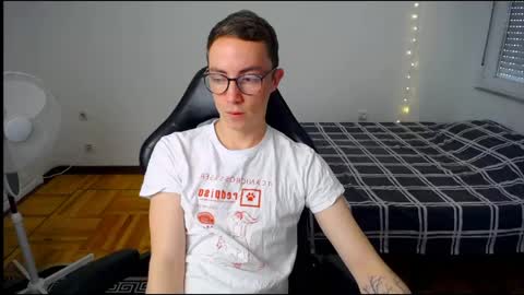 Snapshot of charlieseyer chatting on May 18, 2026, 7:36 am carlos reyes online show from May 18, 2026, 7:36 am
